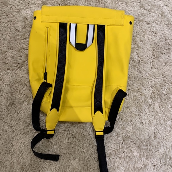 Hunter Medium Backpack - Picture 2 of 7